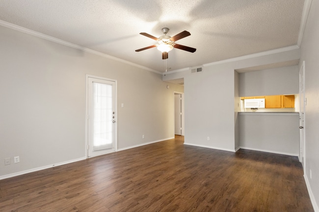 Unidad esterlina1303-130301.jpg - Sterling Crest