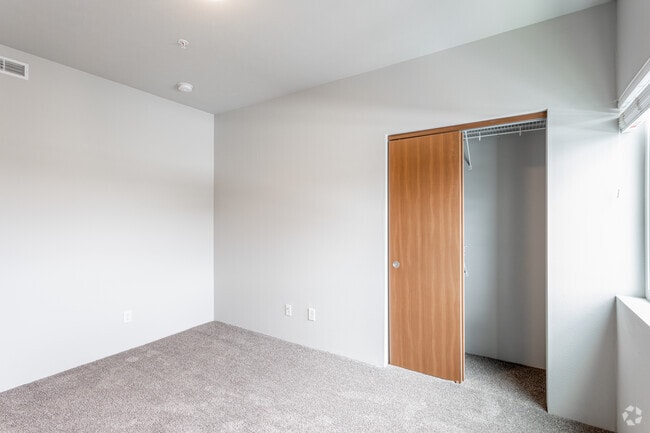 3BR, 2BA - 1,202 SF