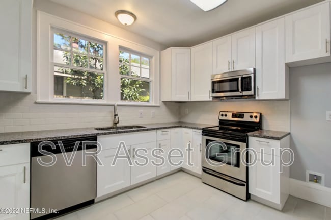 1758 Greenwood Ave