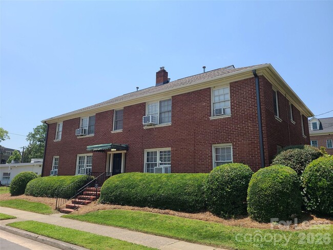 Building Photo - 523 Willoughby St Unit 1