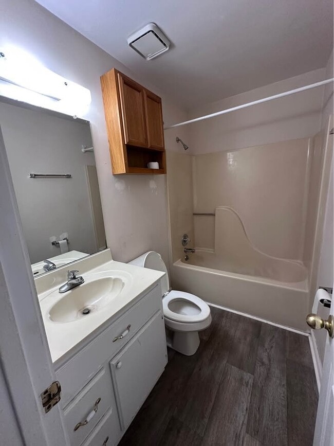 Photo - 1524 Richmond Rd Unit B