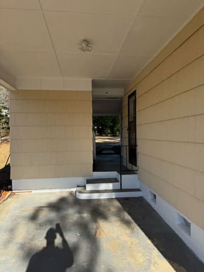 Photo - 3 Bedroom Newly Renovated Unit