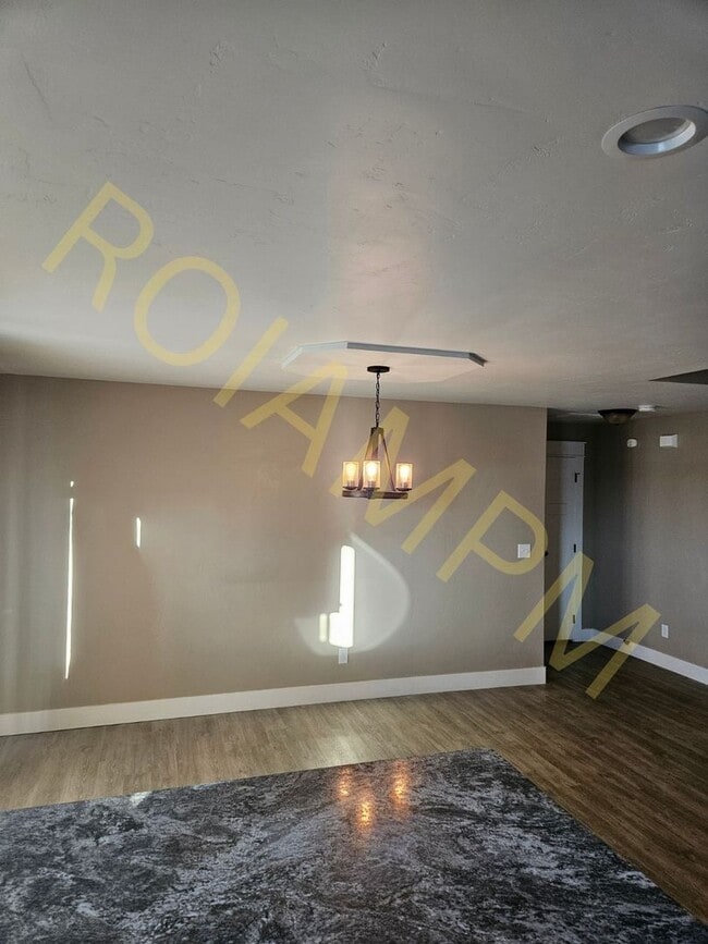 713 Kelli Ln