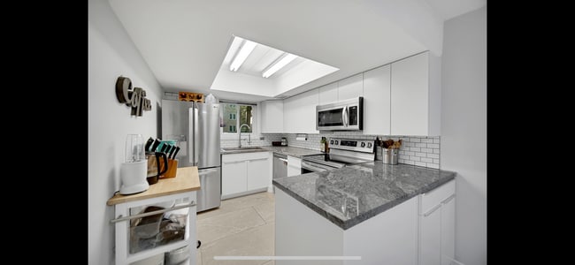 Building Photo - 4951 134th Pl Unit 1C