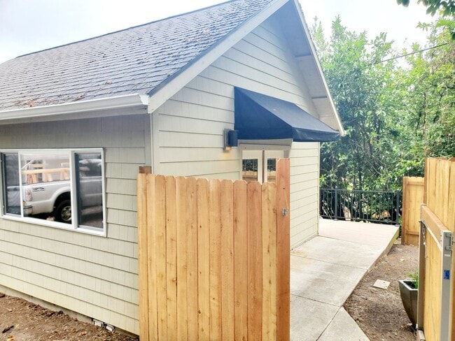 Photo - Maplecrest Unit B