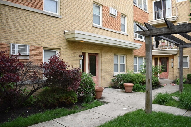 Photo - 1951 Euclid Ave Unidad 102