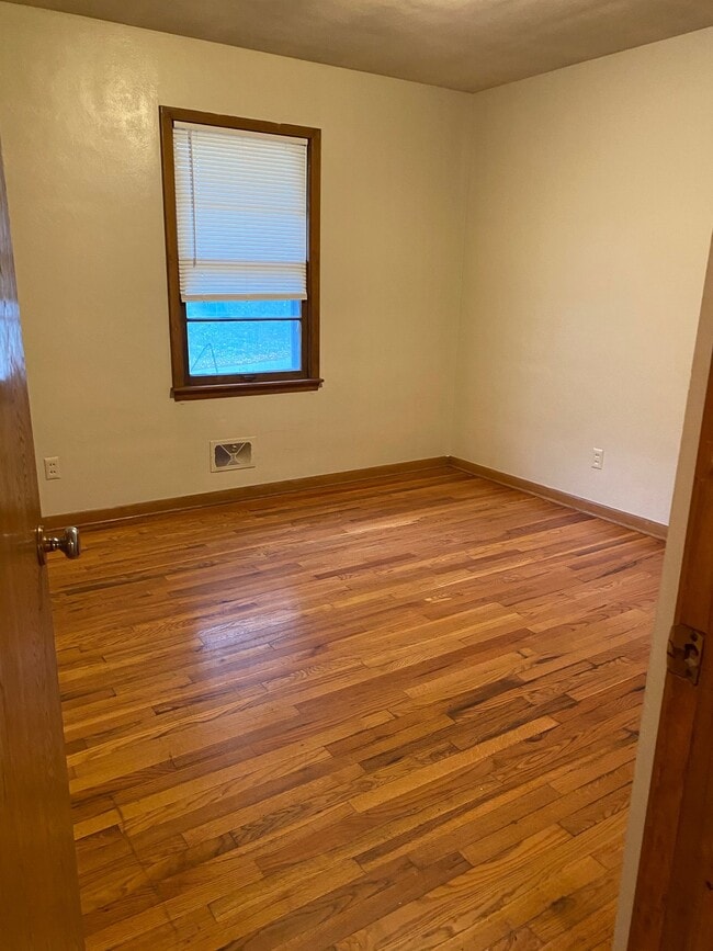 Photo - 10606 Kentucky Ave