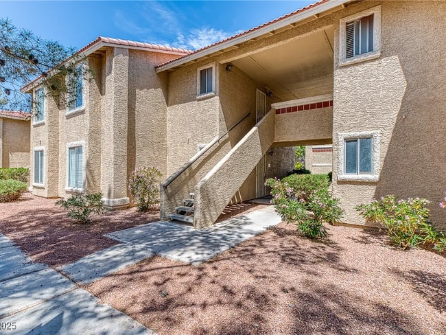 Building Photo - 7200 W Pirates Cove Rd Unit 2071