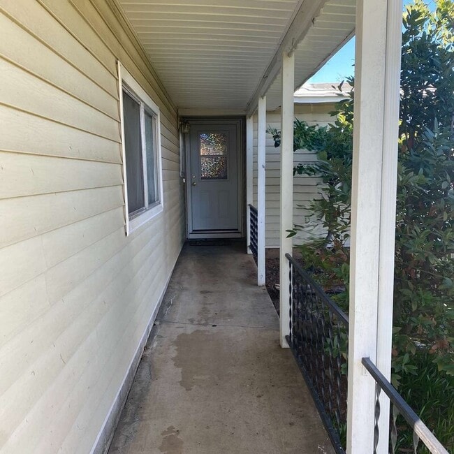 Photo - 725 Frances Ln