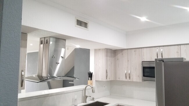 Photo - 800 Raymond St