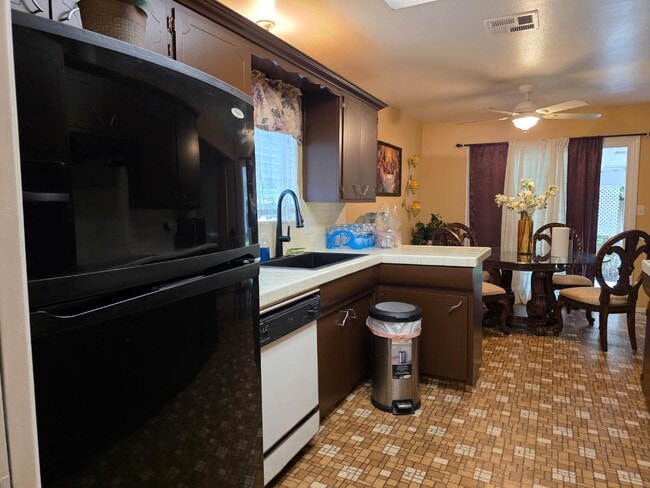 Photo - 2217 Colonial Ct