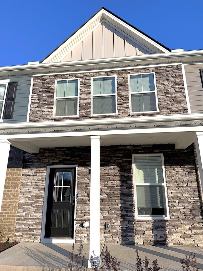 This stone front two-story townhome is brand new. It is within one block of the community pool. - 403 Augustine Dr Casa Adosada