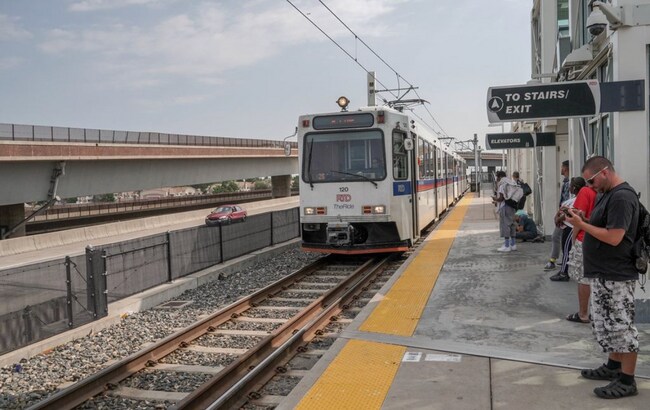 Close to 9 Mile Station - 15252 E Hampden Cir Unidad G2