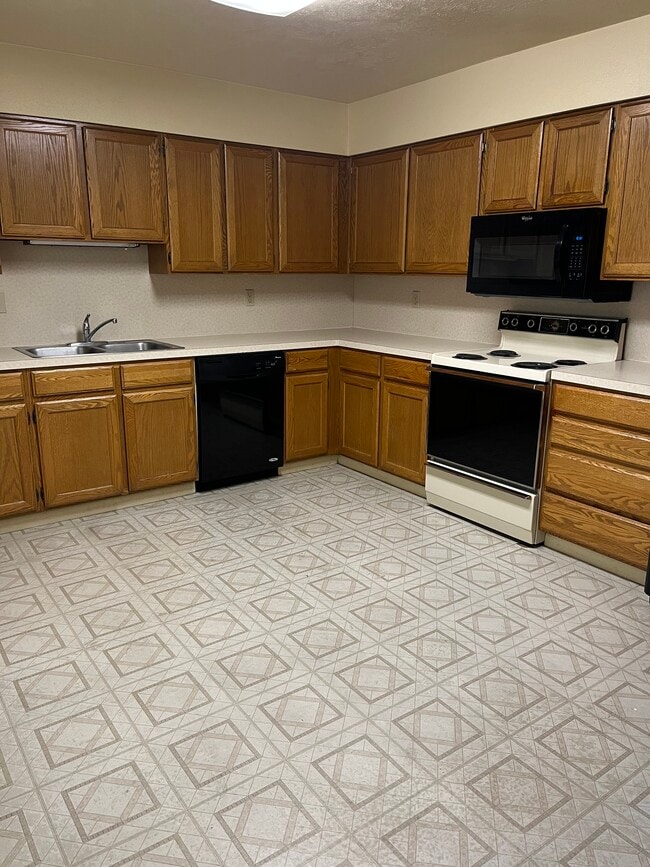 Photo - 590 N Woodruff Ave Unit 40