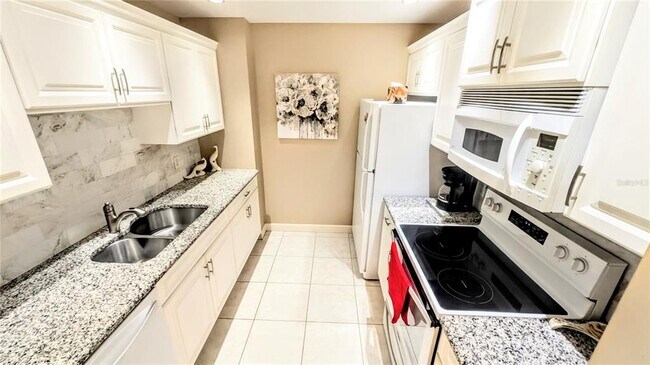 Photo - 750 N Tamiami Trl Unit 1404