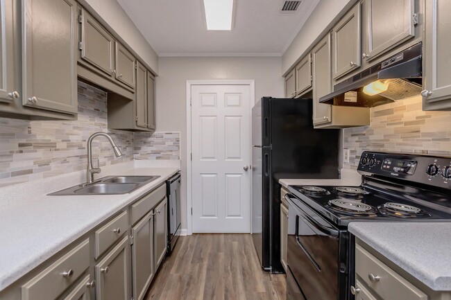 Building Photo - Retreat at Towne Crossing Rental