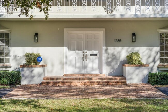 1285 Algardi Ave