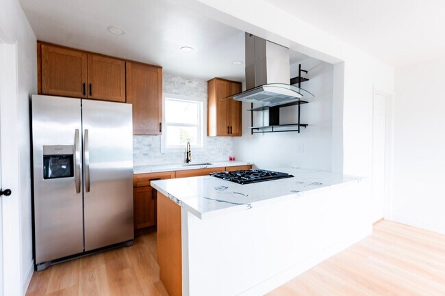 Photo - 784 E Walton St