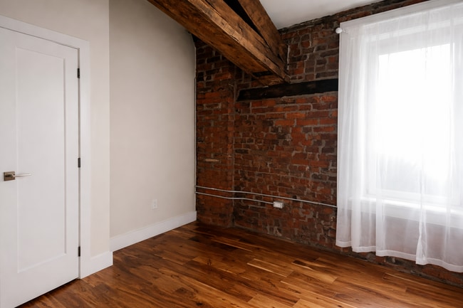 Building Photo - 85 King St E Unit 403