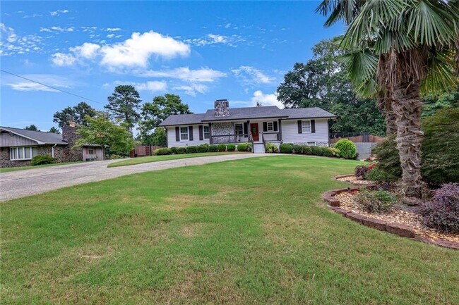 Photo - 569 Garner Way NW