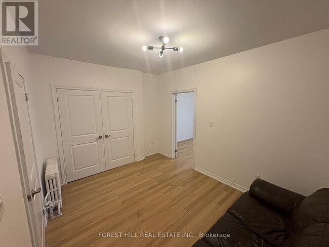 Photo - 756 Queen St W