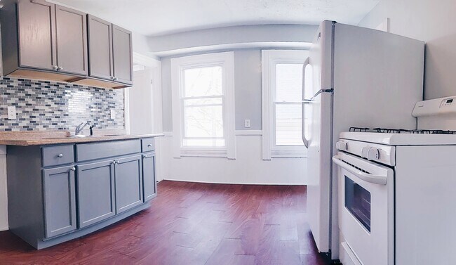 Kitchen - 2197 W 32nd St Unit 4