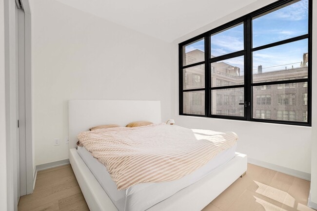 Photo - 180 Front St