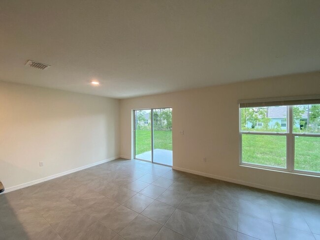 Photo - Desirable Lake Diamond Subdivision 4/2/2 **Won't Last*