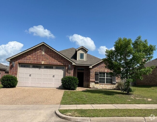 Building Photo - 4  Bedroom Single Famly Home -  Available ...