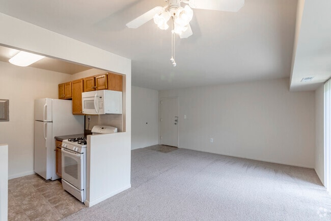2 BR, 1 BA - 750 SF