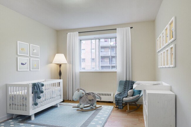 Photo - 53 McMurchy Avenue North