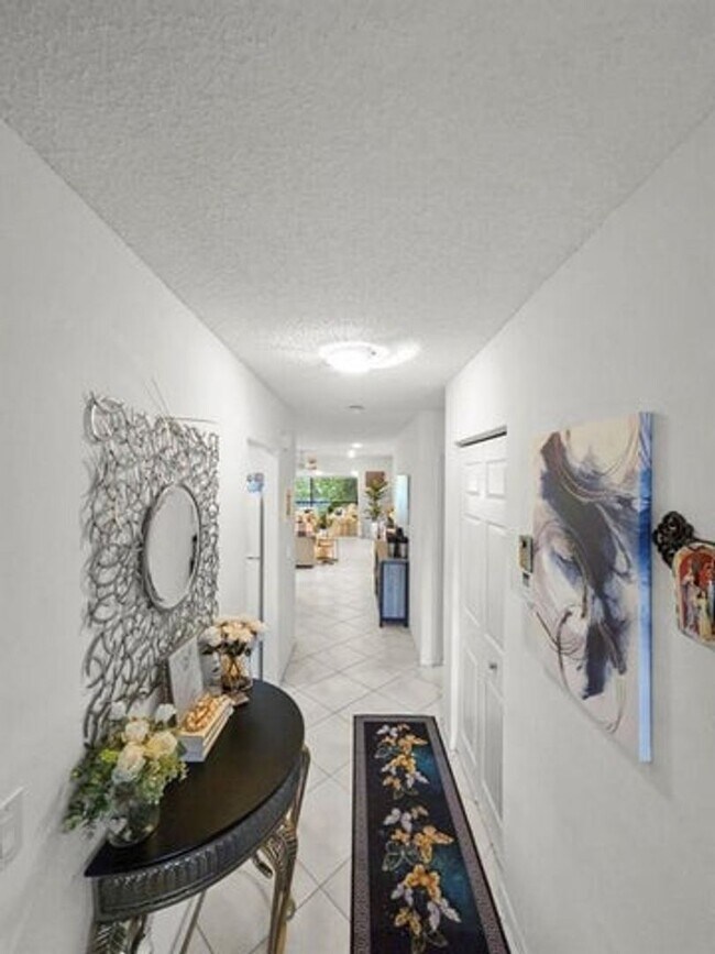 9286 Vista Del Lago