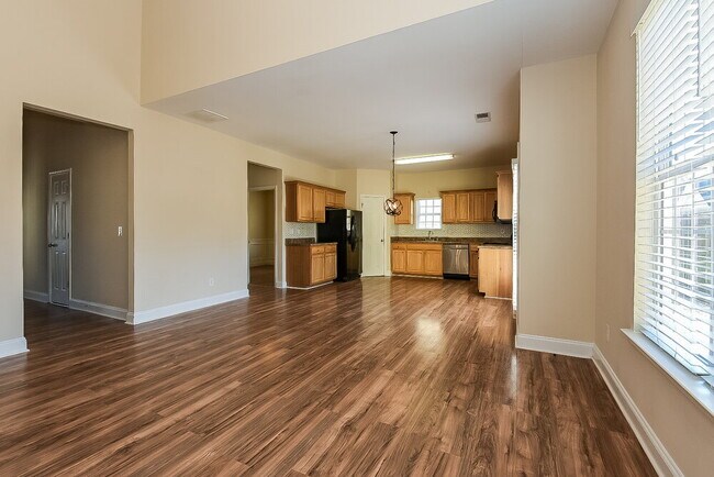 Photo - 110 Cessna Dr