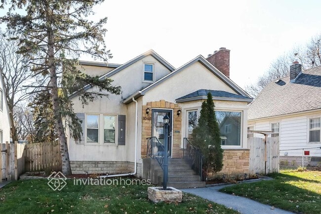 Photo - 1040 Geranium Ave E