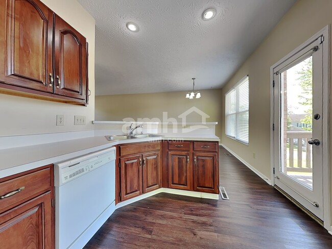 Photo - 9021 Crimson Oak Dr