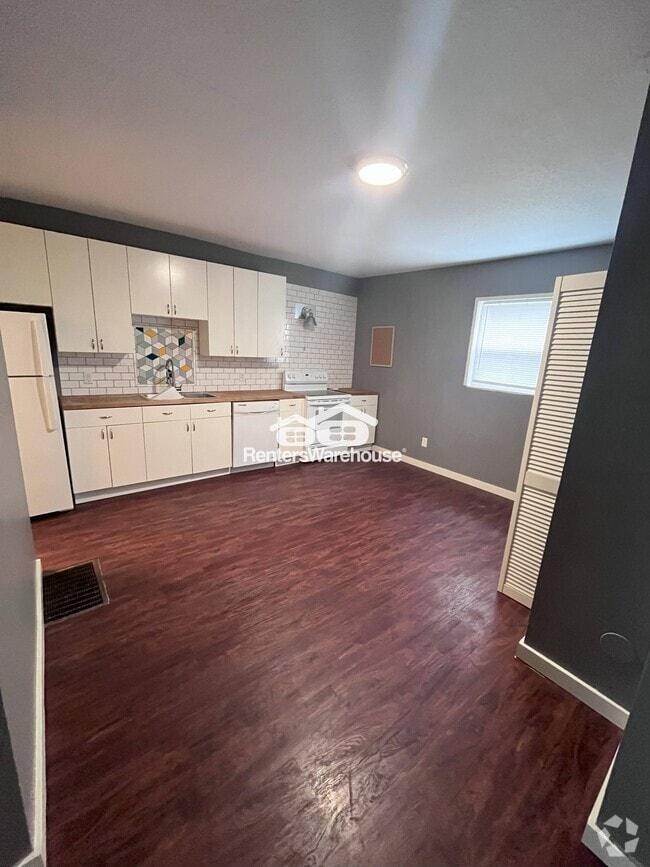 Building Photo - 341 19th Ave NE Rental