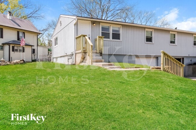 Photo - 5042 N Bellaire Ave