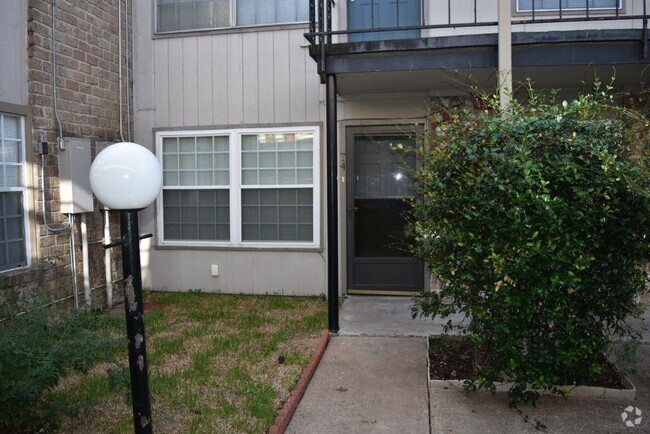 Building Photo - 5550 N Braeswood Blvd Unit 74 Rental