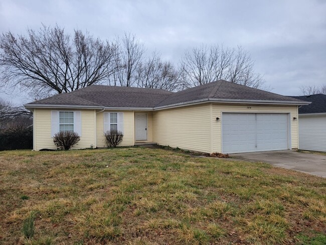 Photo - 3 Bedroom 2 Bath Close To Missouri State University $1295