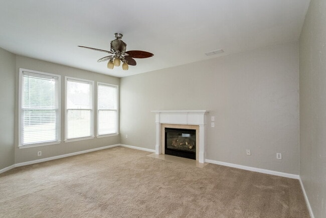 Photo - 214 Elmbrook Ln