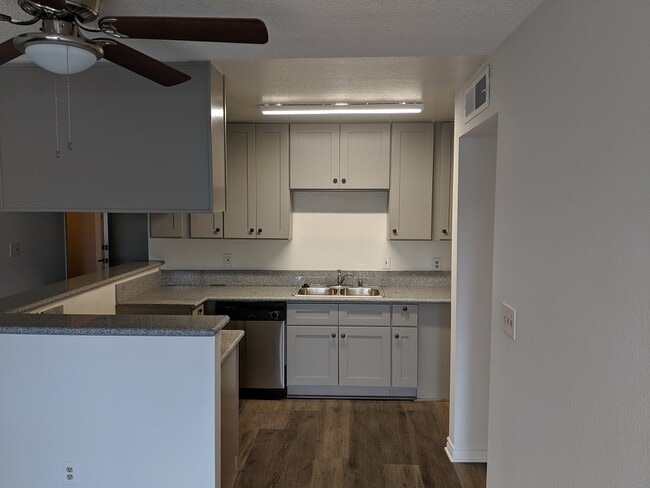 Building Photo - 1809 Berendo N St Unit 309