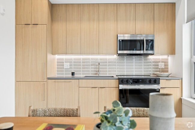 2BR, 2BA - 798SF - Kitchen