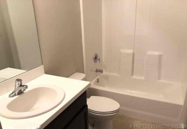 Photo - 1643 SW Edinburgh Dr