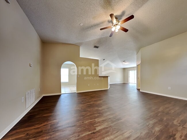 Photo - 70 Reeding Ridge Dr W