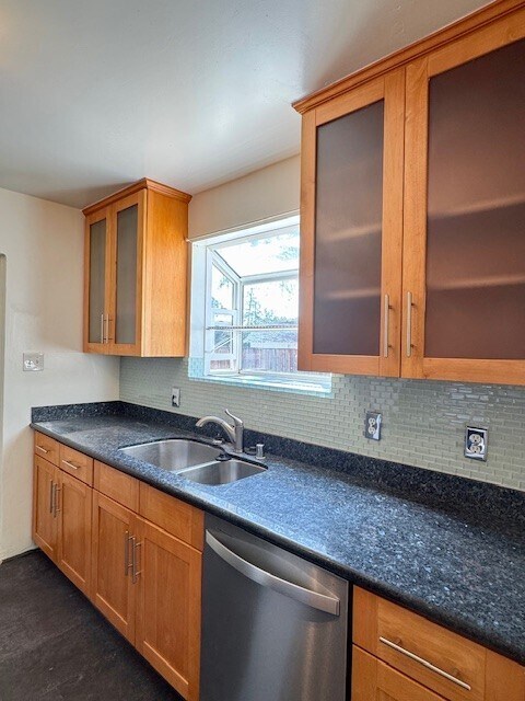 Photo - 1004 Esther Dr