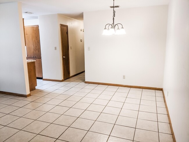 Photo - 1098 Rockbrook Ct