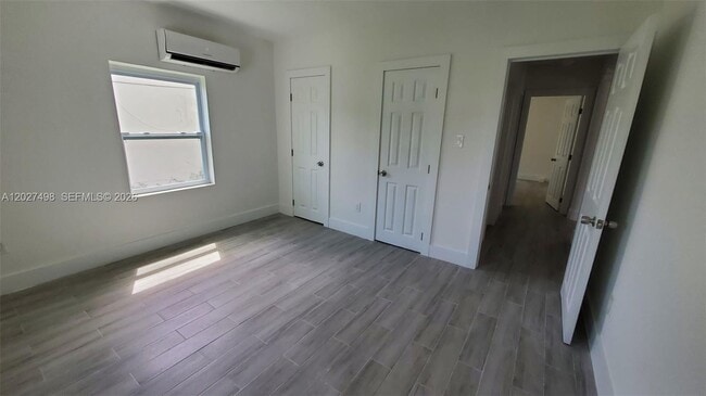 Photo - 560 NW 53rd St