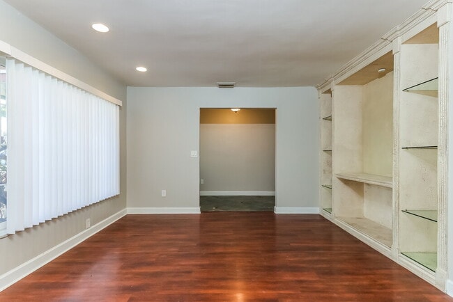 Photo - 22025 Flanders Ct