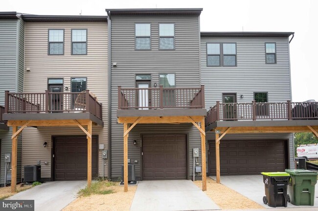 Photo - 1002 Trestle Dr Townhome