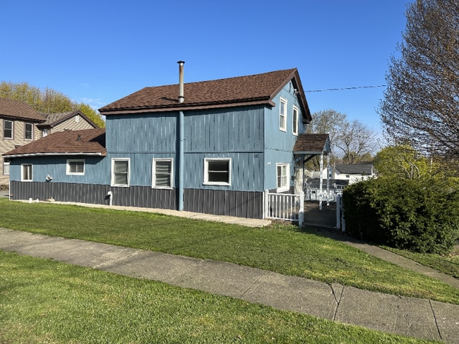 Photo - 111 Erie St